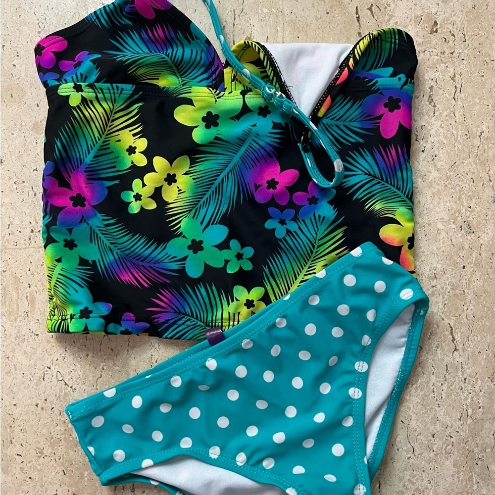 Bundle- Girl’s Cloth Size 6/7 Sweater, Shorts, Bathing Suit and T-shirts - Picture 6 of 6